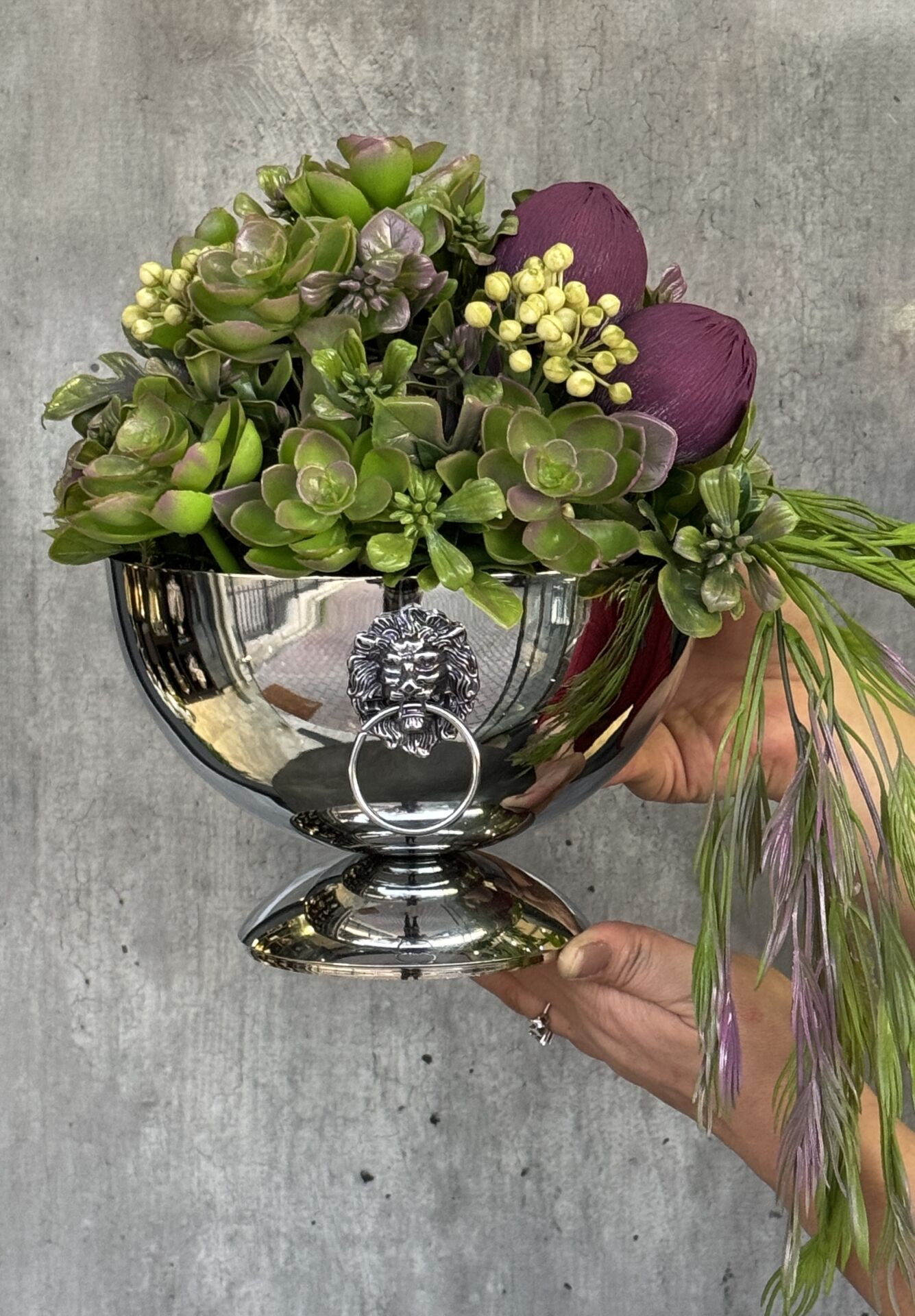 Yapay Çiçekli Armalı Gümüş Vazo