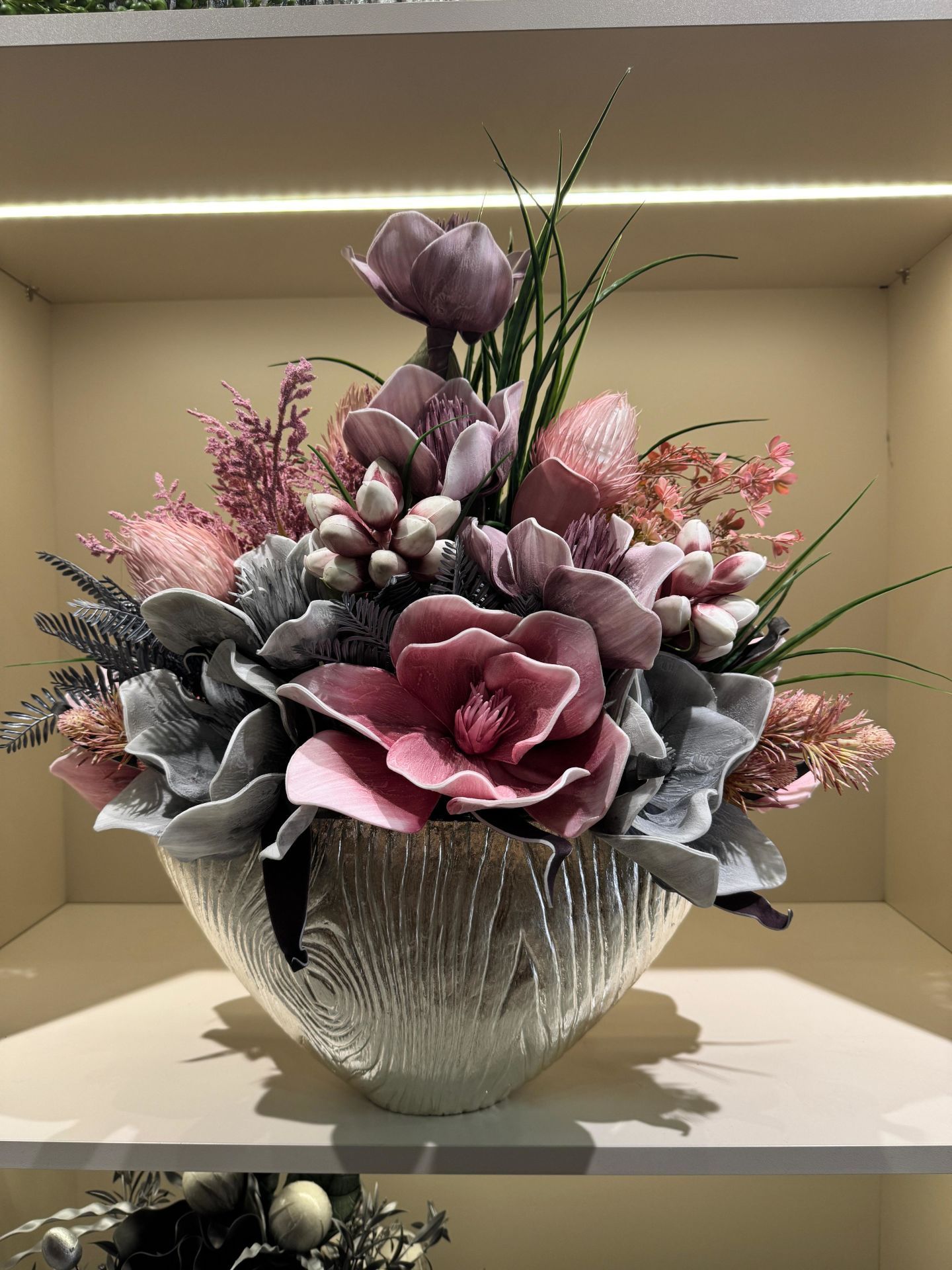 İthal Yapay Çiçek Tanzimli Döküm Vazo Gümüş