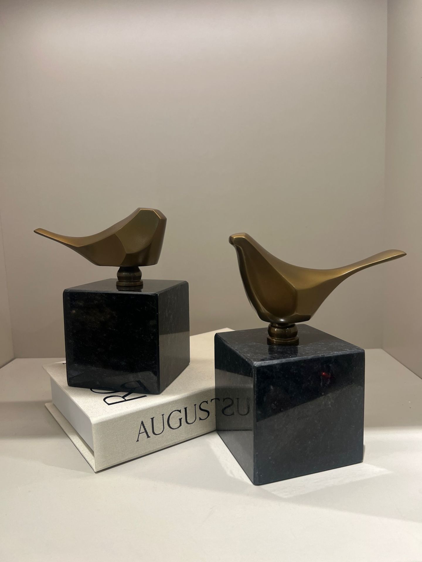 İkili Mermer Kaideli Büyük Kuş Dekor Antik