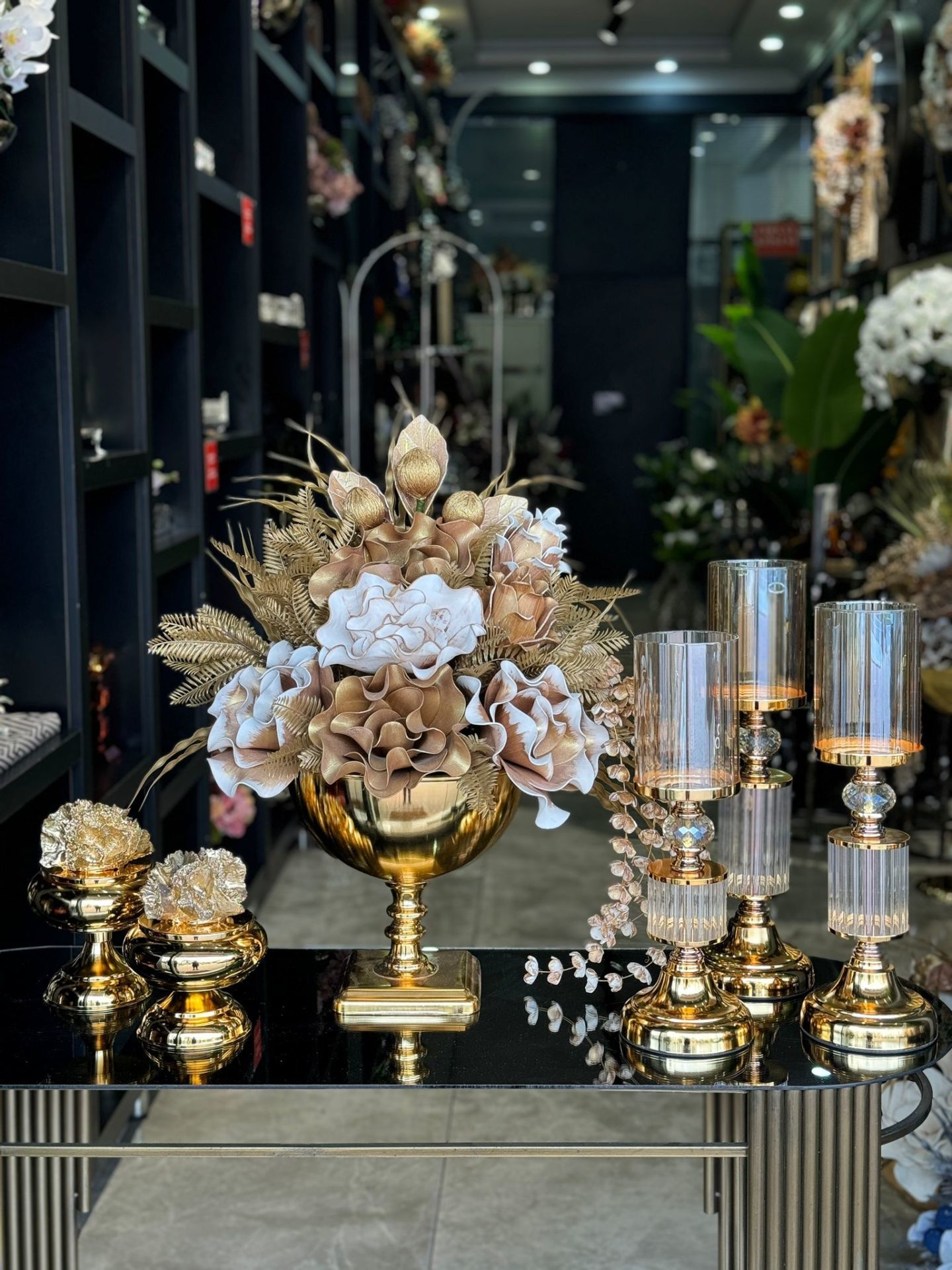 Yapay Çiçekli Gold Kare Ayak Vazo Şamdanlı Set No:5