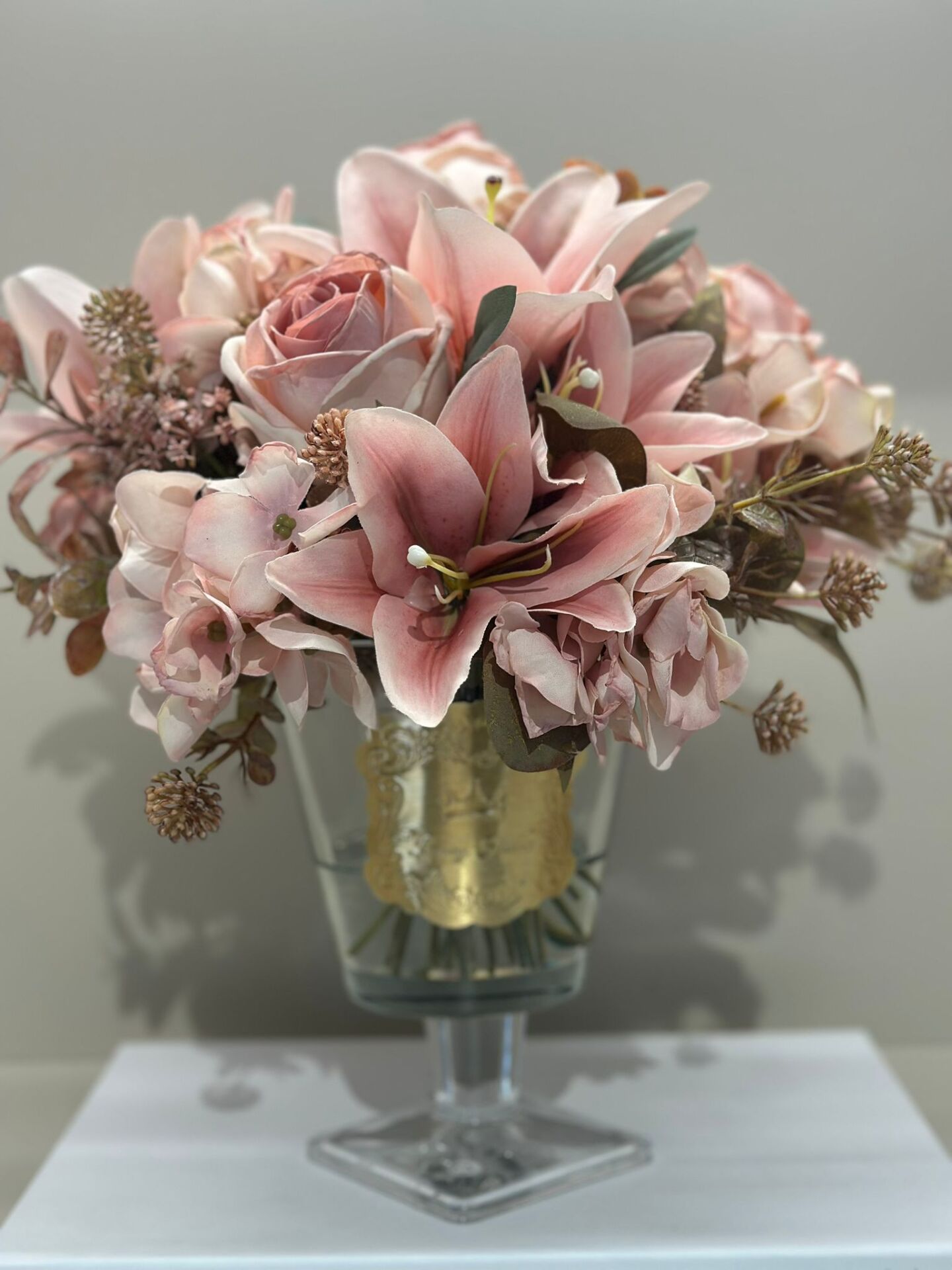 Güllü Lüks Ayaklı Vazo Orta Boy